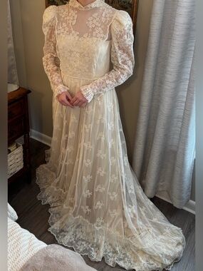 Vintage Antique Lace Wedding Dress High Neck & Bustle Ivory White Sz 2/4/6